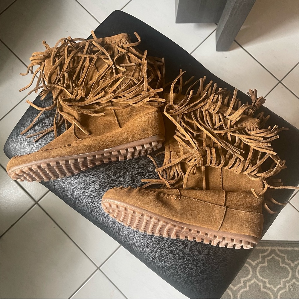 BOHO MINNETONKA Sz 7 Brown Suede Fringe Tassel Moccasin Boots Mid Calf